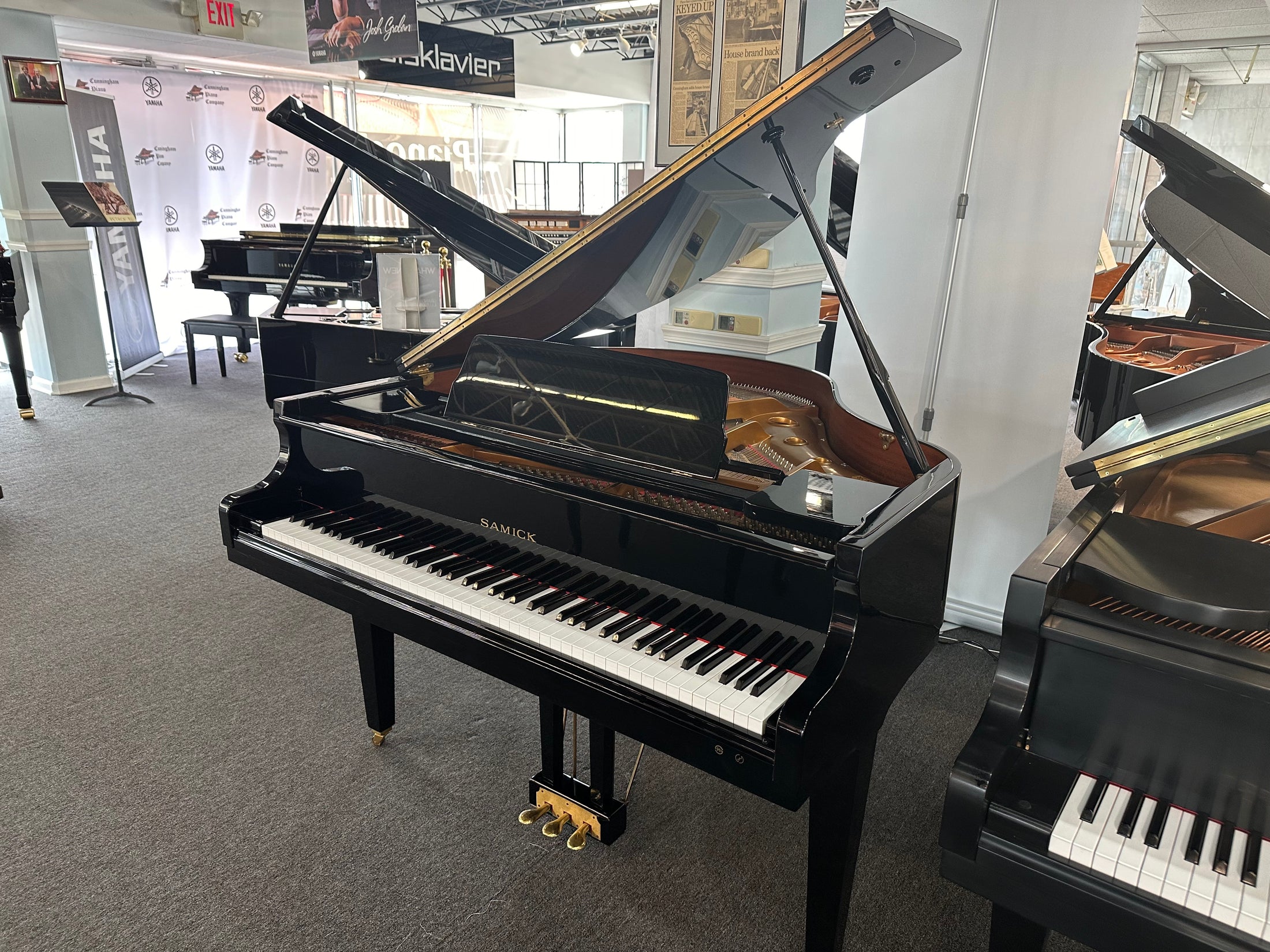 Samick SG-140A 4'7" Petite Baby Grand Piano in Polished Ebony with Matching Bench