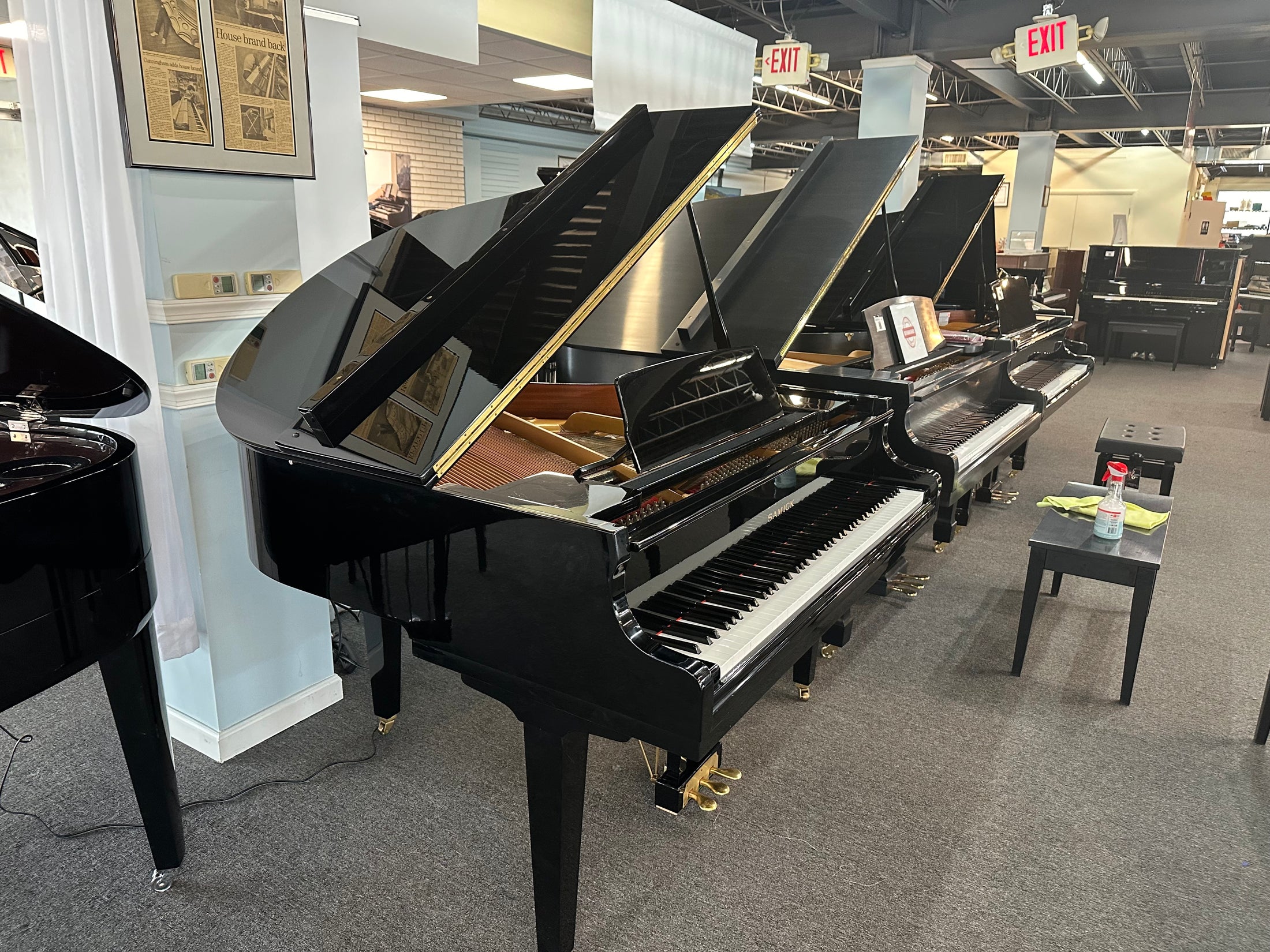 Samick SG-140A 4'7" Petite Baby Grand Piano in Polished Ebony with Matching Bench