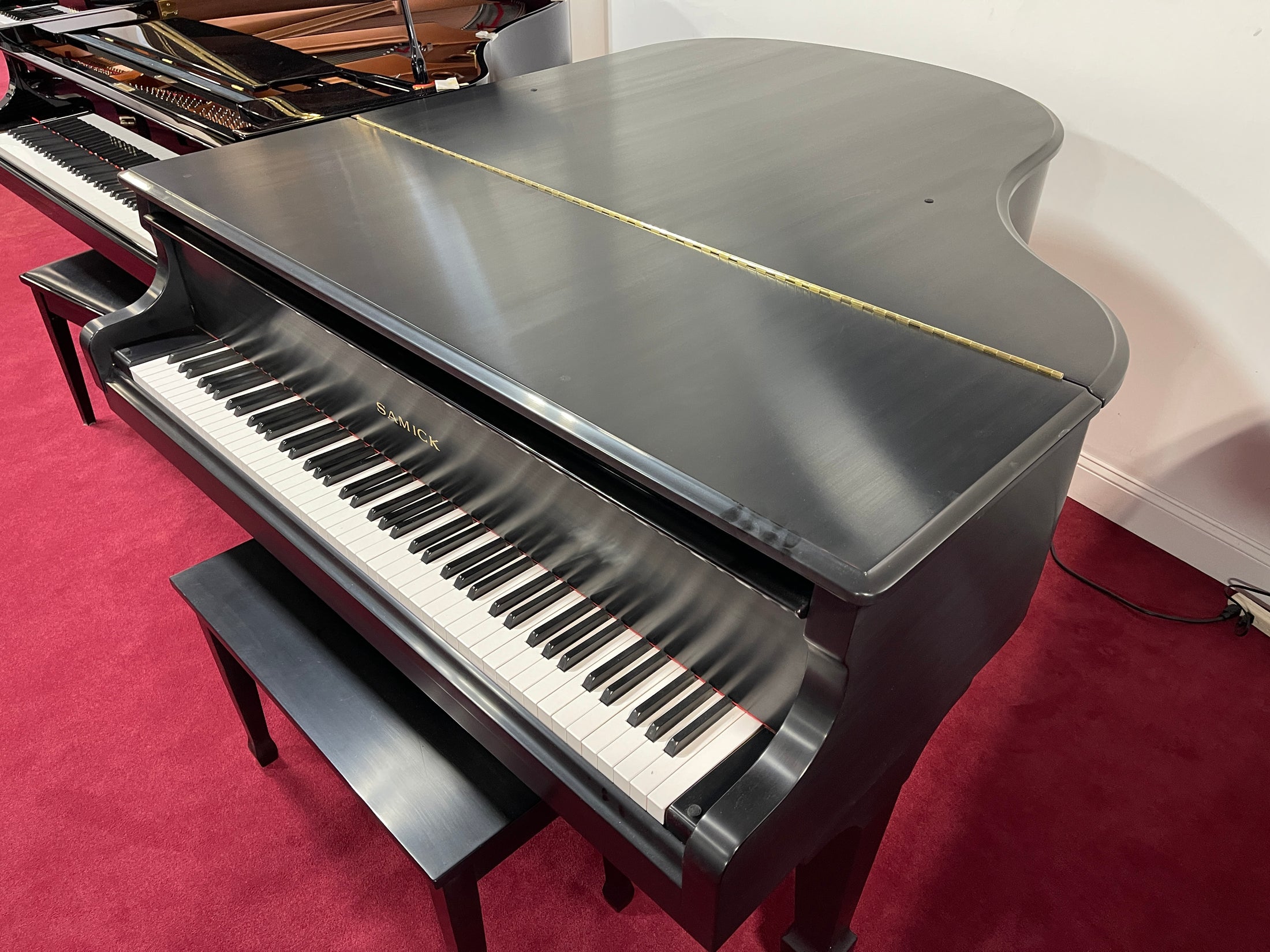 Samick SG-172 5'8" Baby Grand Piano in hand rubbed Ebony Satin Finish