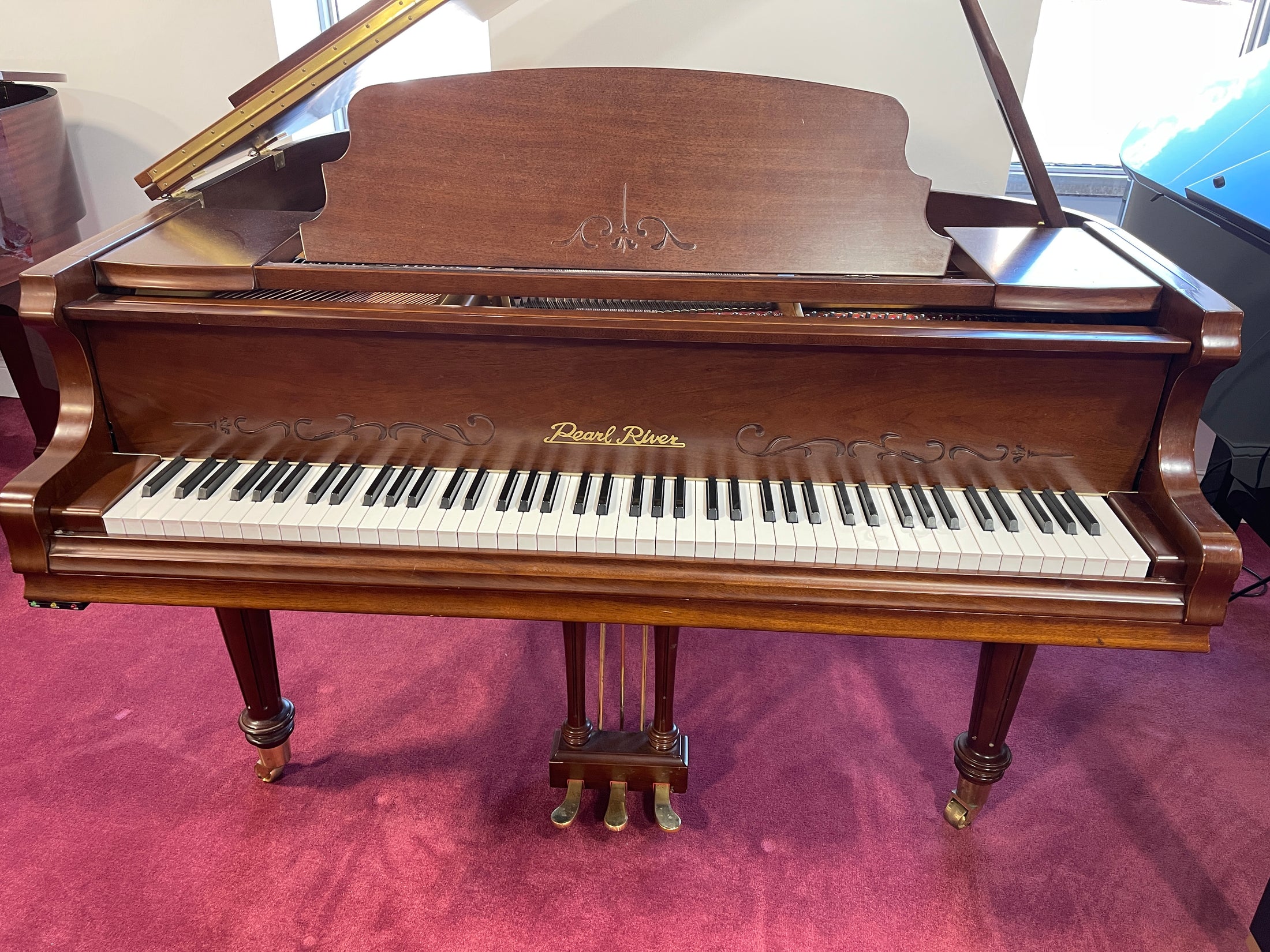 Pearl River baby grand in walnut #958400